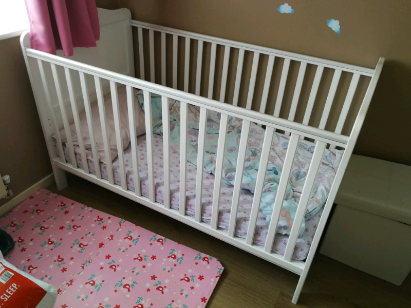 little acorns winchester cot bed